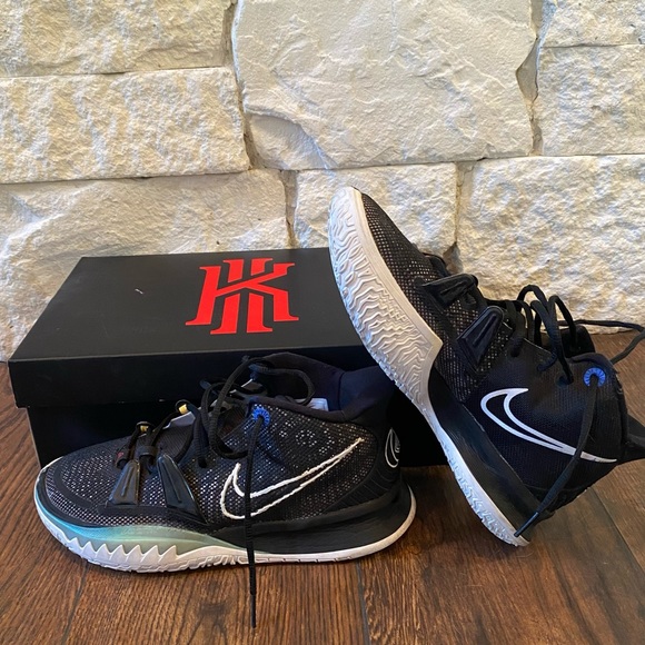 Nike Kyrie 7 Basketball Shoes - Picture 13 of 14